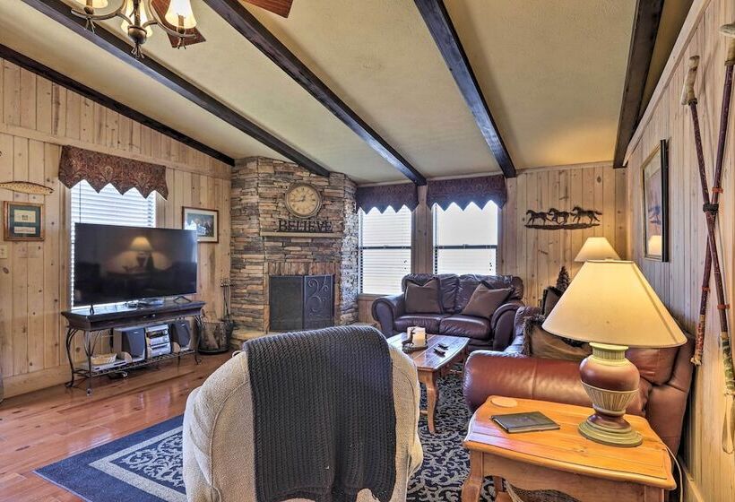 Cozy Caymus Cabin ~ 3 Miles To Callaway Gardens!