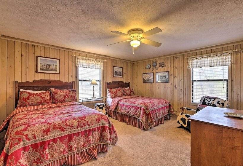 Cozy Caymus Cabin ~ 3 Miles To Callaway Gardens!