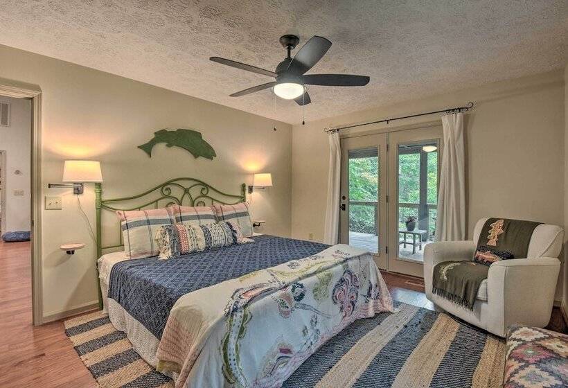 Cozy Clayton Cabin W/ Deck & Mountain Views!