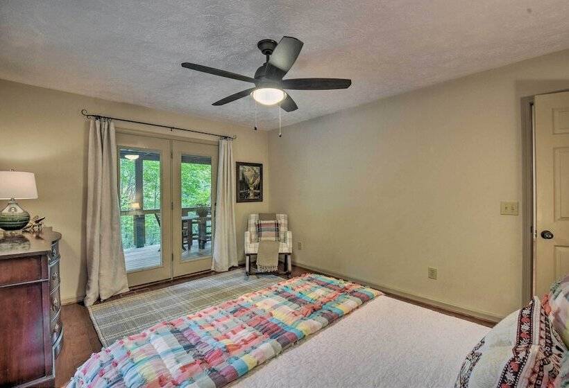 Cozy Clayton Cabin W/ Deck & Mountain Views!