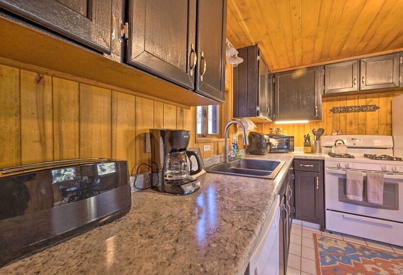 Cozy Co Rocky Mountain Retreat Near Pikes Peak!