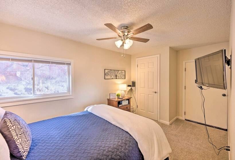 Cozy Co Rocky Mountain Retreat Near Pikes Peak!