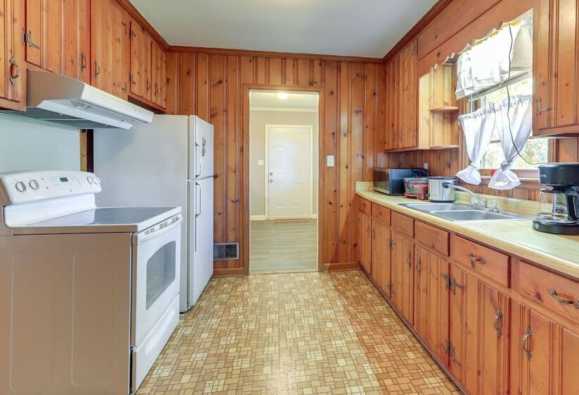 Cozy & Convenient Macon Home ~ 3 Mi To Town!