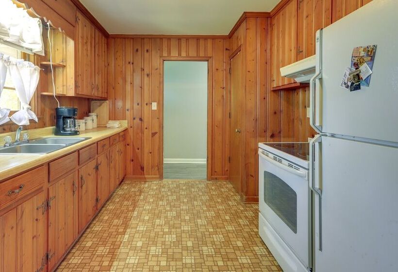 Cozy & Convenient Macon Home ~ 3 Mi To Town!