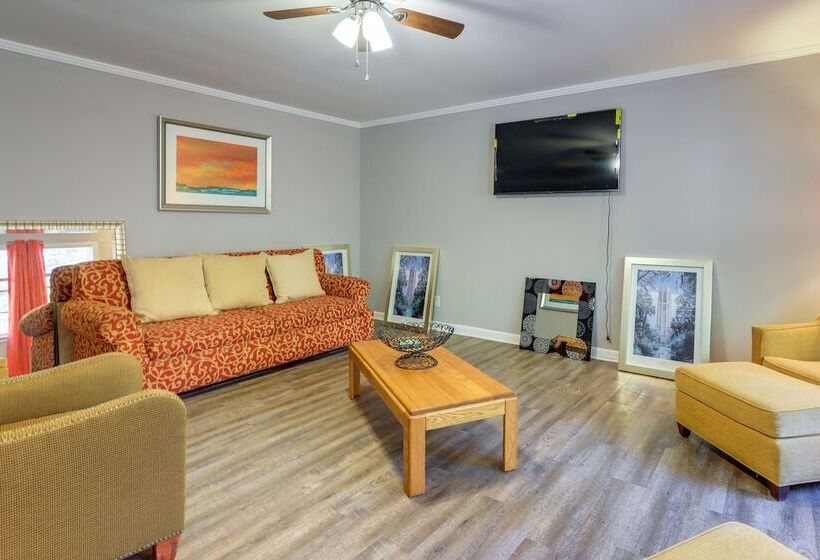 Cozy & Convenient Macon Home ~ 3 Mi To Town!