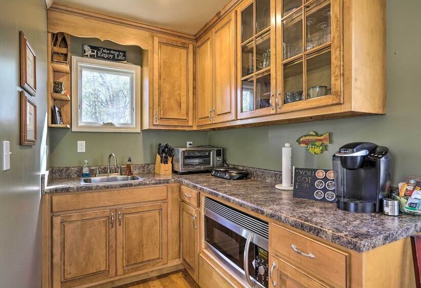 Cozy Creekside Cabin W/ Grill: Fish & Explore!