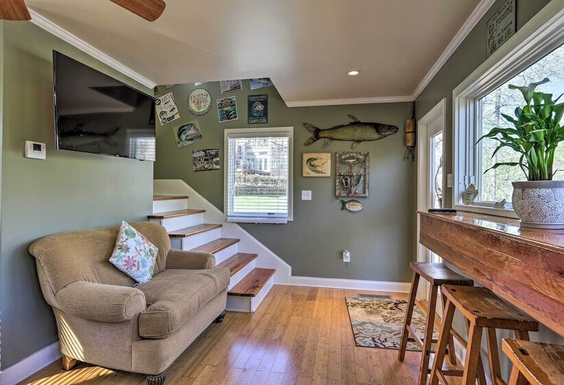 Cozy Creekside Cabin W/ Grill: Fish & Explore!