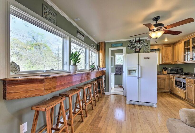 Cozy Creekside Cabin W/ Grill: Fish & Explore!