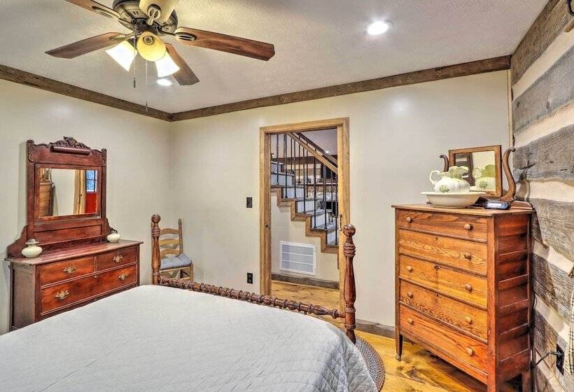 Cozy Creekside Mountain Escape W/ Hot Tub!