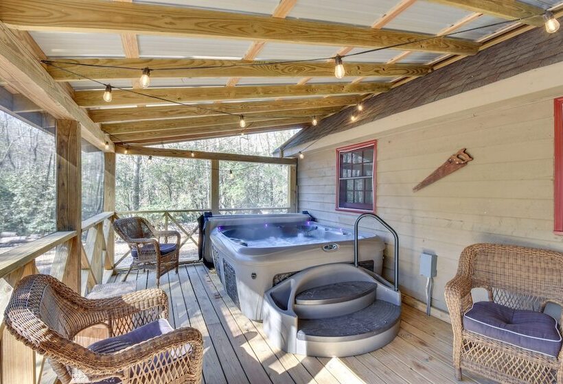 Cozy Creekside Mountain Escape W/ Hot Tub!