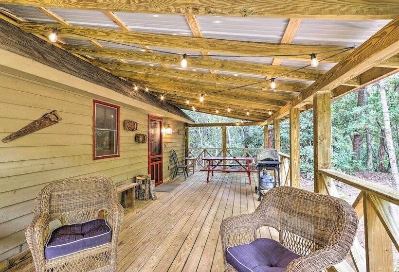 Cozy Creekside Mountain Escape W/ Hot Tub!