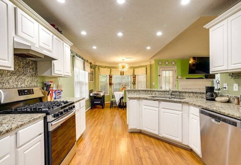 Cozy Georgia Retreat W/ Air Hockey Table & Sunroom