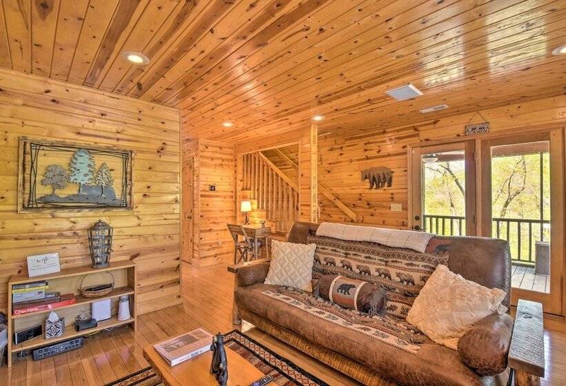 Cozy Hiawassee Cabin W/ Fire Pit & Mtn Views!