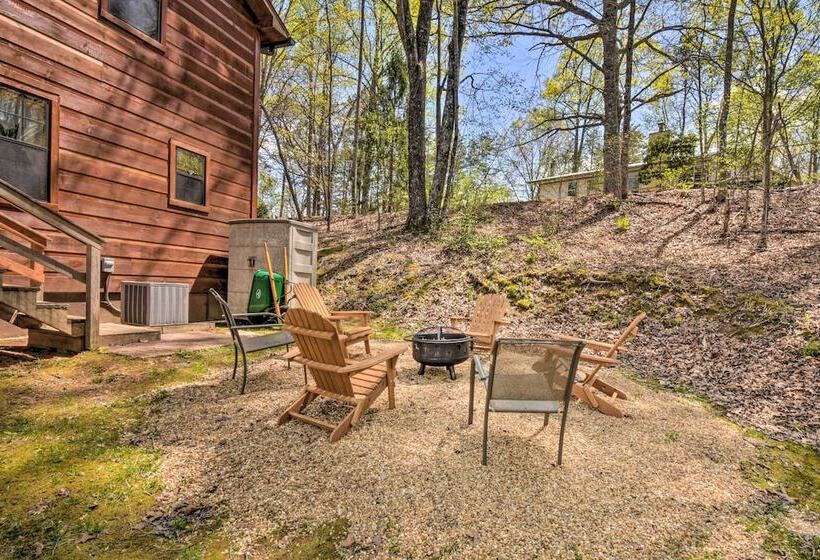 Cozy Hiawassee Cabin W/ Fire Pit & Mtn Views!