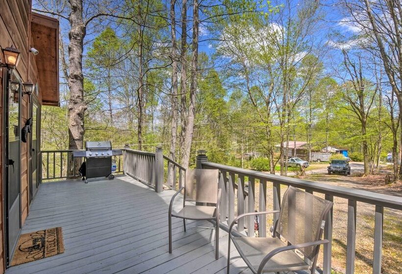 Cozy Hiawassee Cabin W/ Fire Pit & Mtn Views!