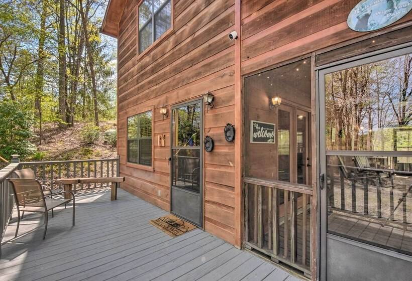 Cozy Hiawassee Cabin W/ Fire Pit & Mtn Views!