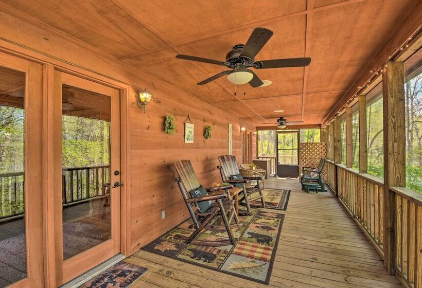 Cozy Hiawassee Cabin W/ Fire Pit & Mtn Views!
