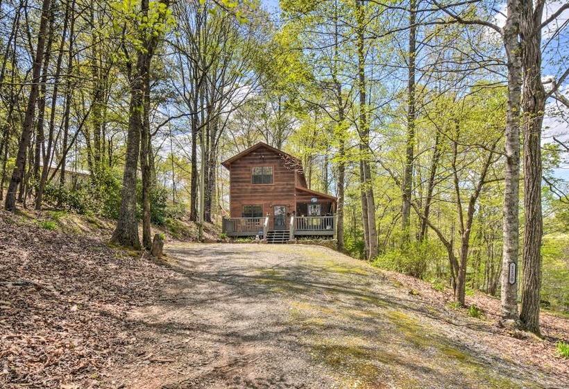Cozy Hiawassee Cabin W/ Fire Pit & Mtn Views!