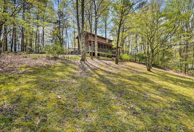 Cozy Hiawassee Cabin W/ Fire Pit & Mtn Views!
