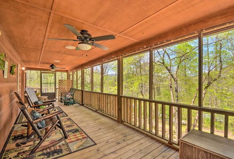 Cozy Hiawassee Cabin W/ Fire Pit & Mtn Views!