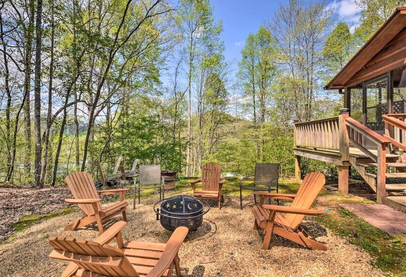 Cozy Hiawassee Cabin W/ Fire Pit & Mtn Views!