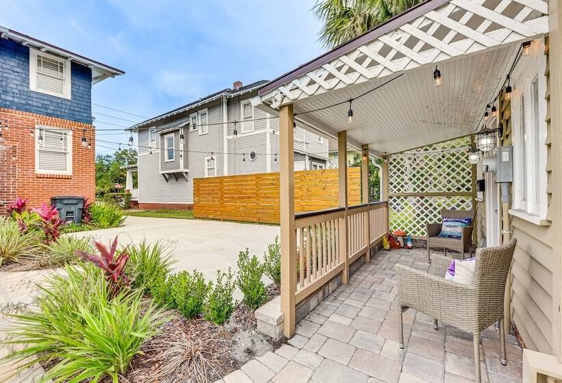 Cozy Jacksonville Cottage, Walkable Location!