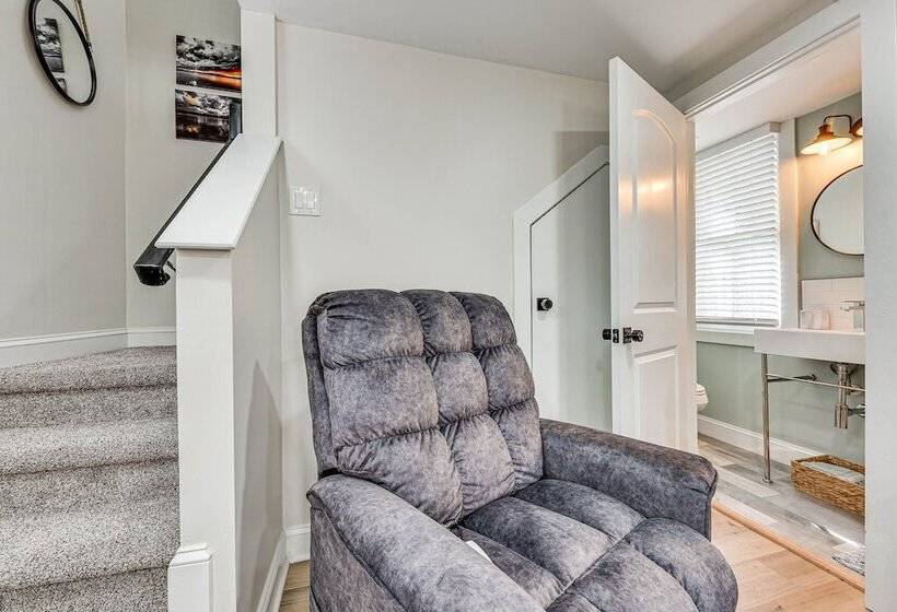 Cozy Jacksonville Cottage, Walkable Location!