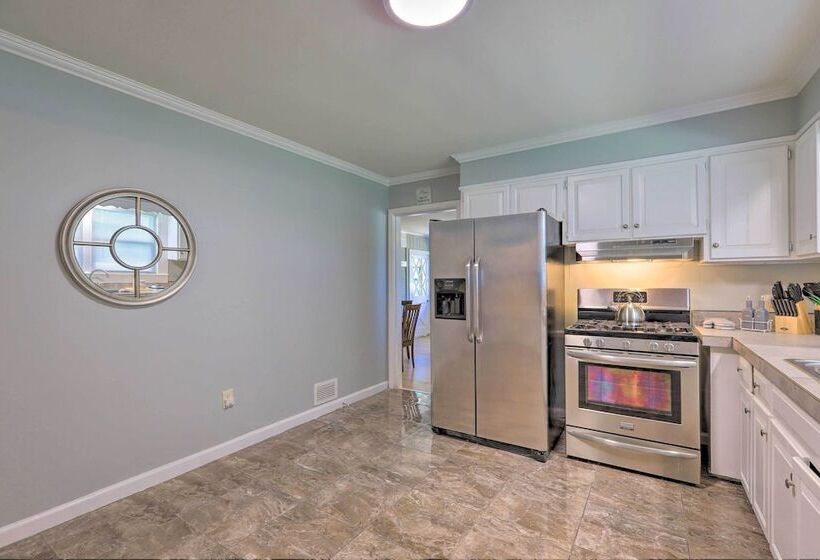 Cozy Jonesboro Abode W/ Yard   18 Mi To Dtwn!