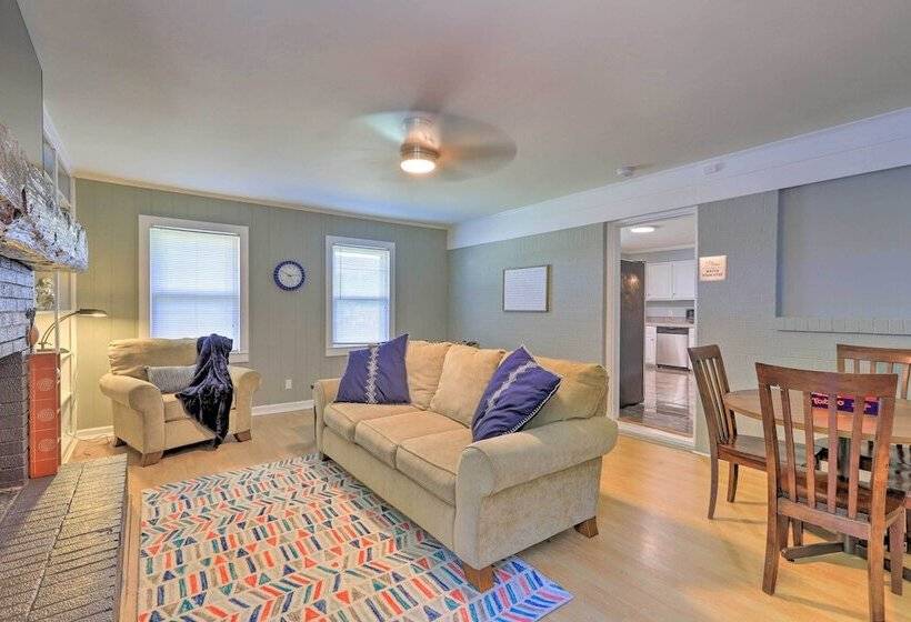 Cozy Jonesboro Abode W/ Yard   18 Mi To Dtwn!