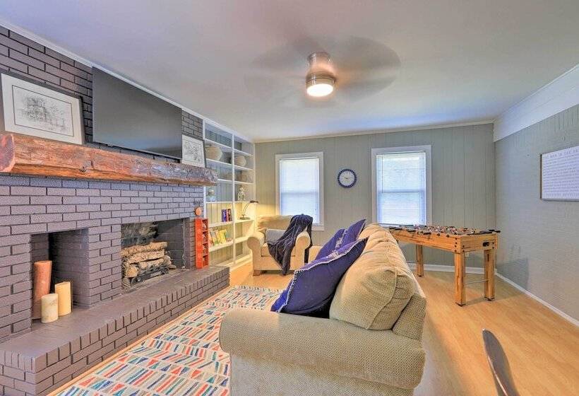 Cozy Jonesboro Abode W/ Yard   18 Mi To Dtwn!