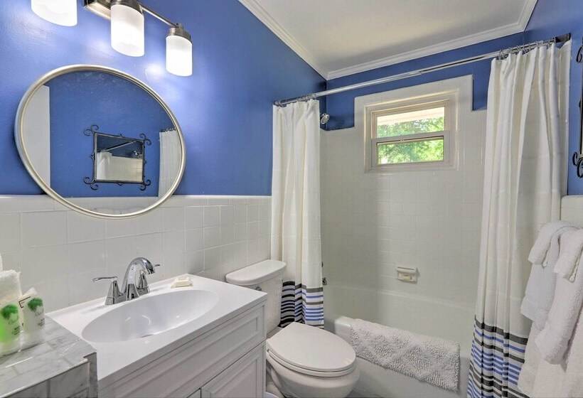 Cozy Jonesboro Abode W/ Yard   18 Mi To Dtwn!