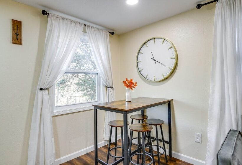 Cozy Knoxville Cottage W/ Deck, Grill, Fire Pit!