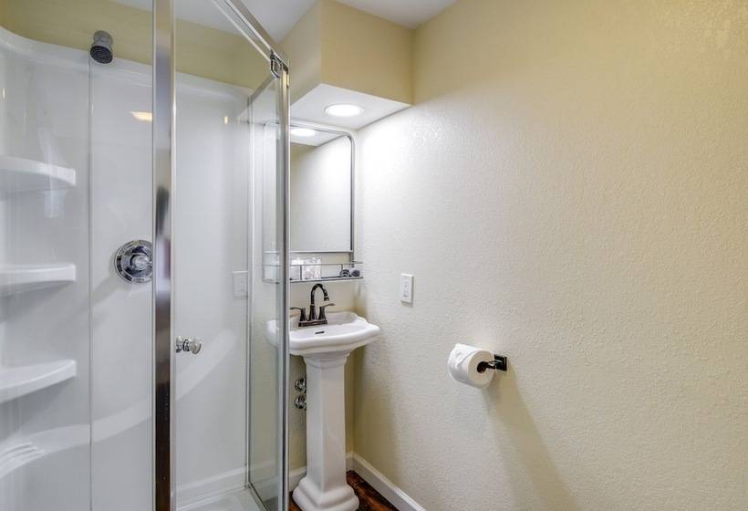 Cozy Knoxville Cottage W/ Deck, Grill, Fire Pit!