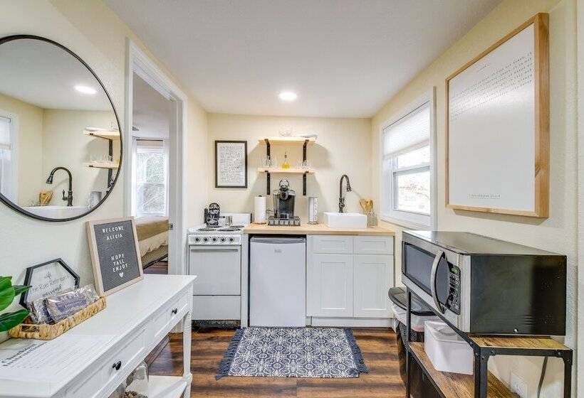 Cozy Knoxville Cottage W/ Deck, Grill, Fire Pit!