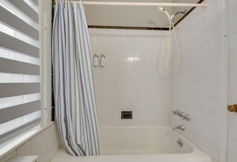 Cozy + Modern Norcross Hideaway W/ Covered Porches