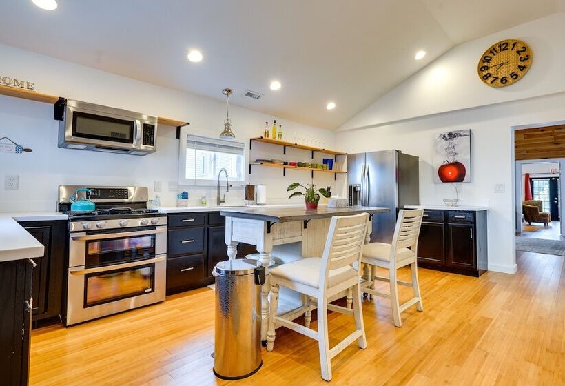 Cozy Ohio Home W/ Patio + Buckeye Lake Access!