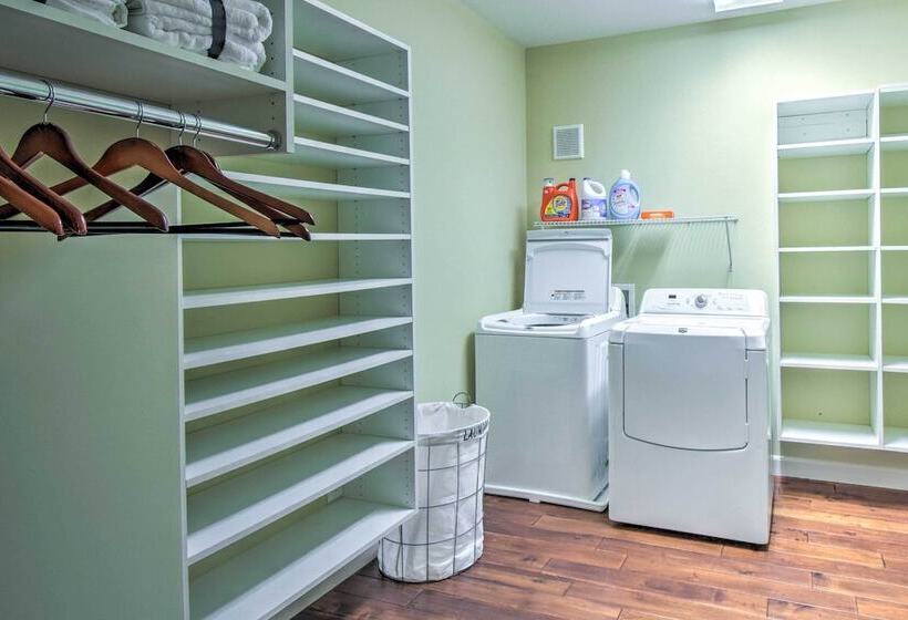 Cozy Riverside Dahlonega Home W/ Kayaks + Fire Pit