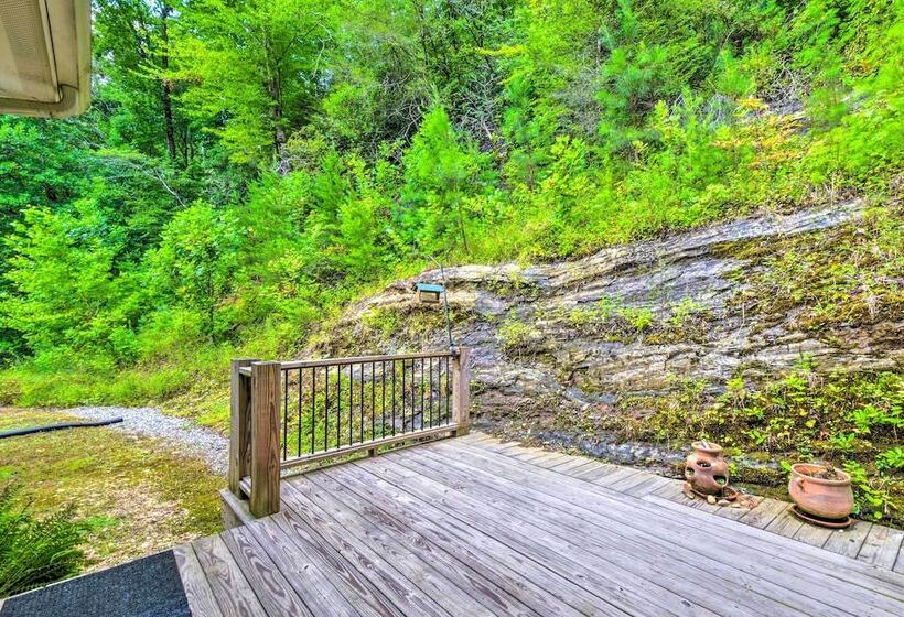 Cozy Riverside Dahlonega Home W/ Kayaks + Fire Pit