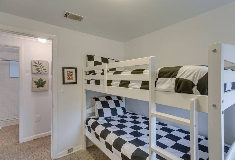 Cozy St Simons Island Cottage Close To Beaches!