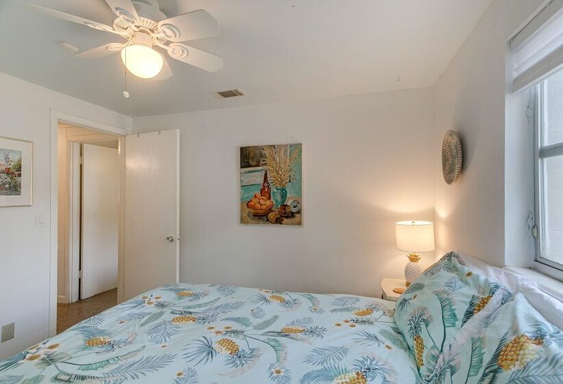 Cozy St Simons Island Cottage Close To Beaches!