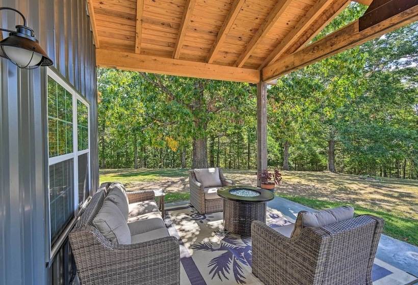 Cozy Tennessee Country Retreat On 5 Acres!