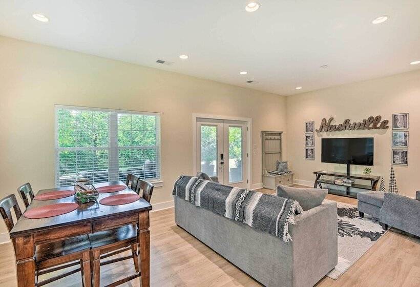 Cozy Tennessee Country Retreat On 5 Acres!