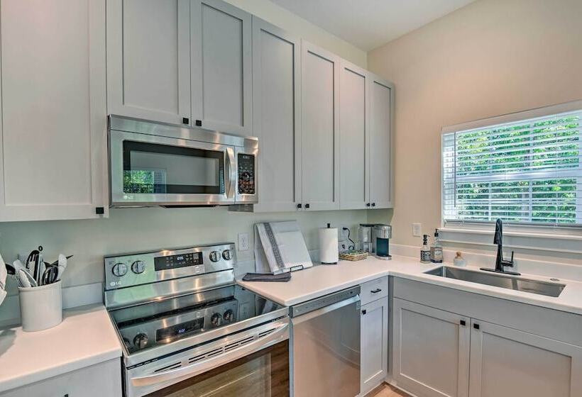 Cozy Tennessee Country Retreat On 5 Acres!