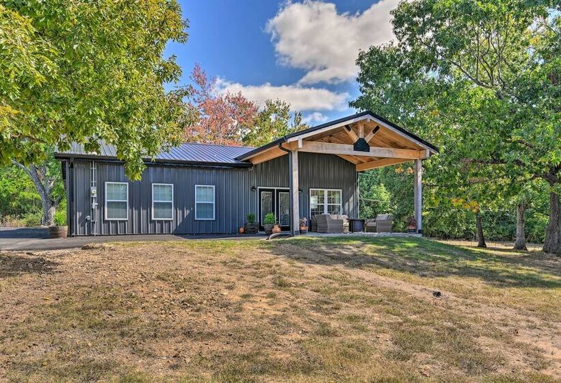 Cozy Tennessee Country Retreat On 5 Acres!