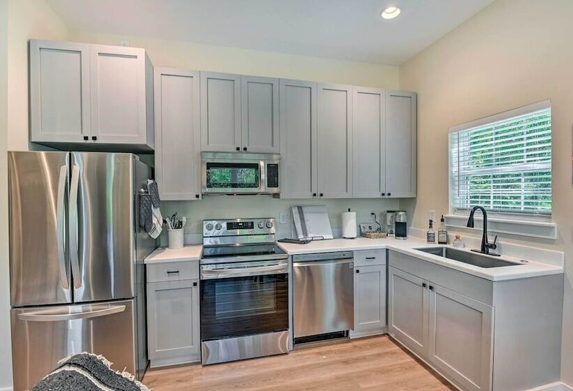 Cozy Tennessee Country Retreat On 5 Acres!