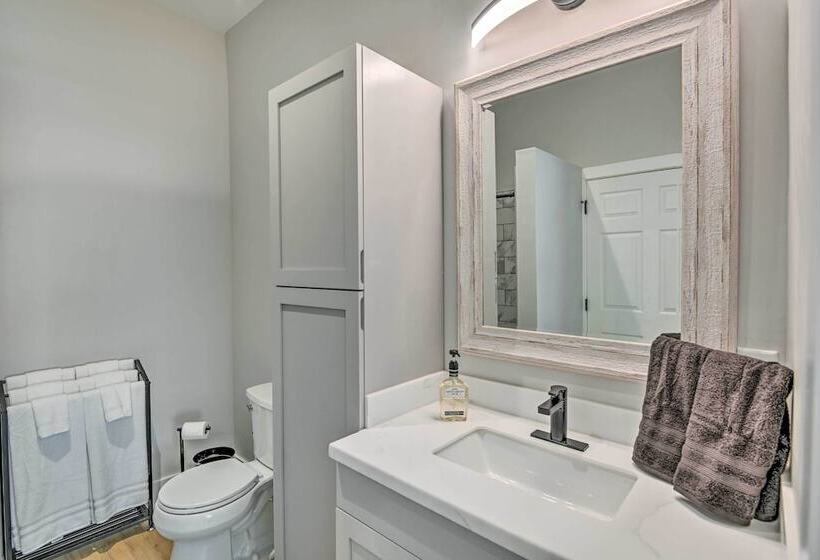 Cozy Tennessee Country Retreat On 5 Acres!