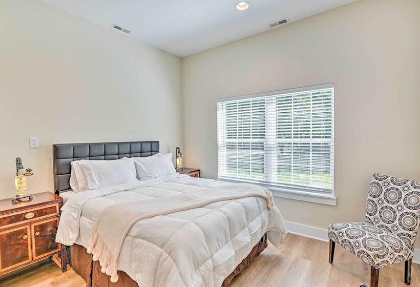 Cozy Tennessee Country Retreat On 5 Acres!