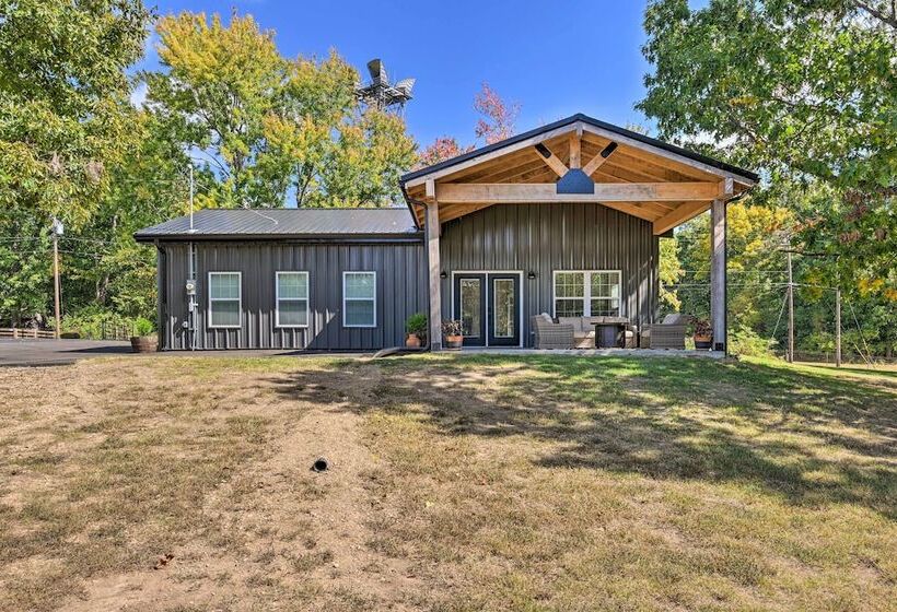 Cozy Tennessee Country Retreat On 5 Acres!