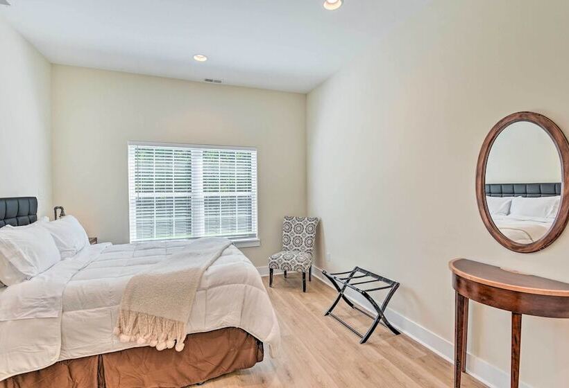 Cozy Tennessee Country Retreat On 5 Acres!