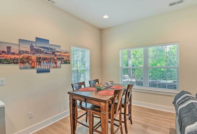 Cozy Tennessee Country Retreat On 5 Acres!